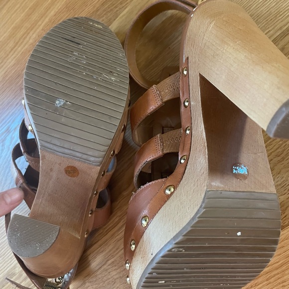 BCBG Girls Ankle Strap Leathet Heels 7 37 BG Anchor - Picture 8 of 8